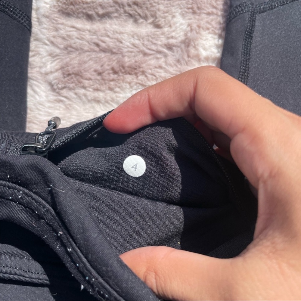 black lululemon